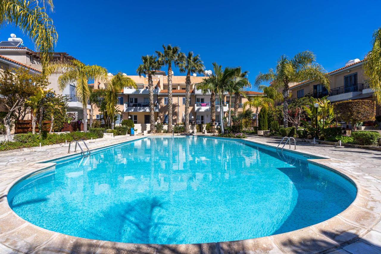 Summer Breeze Holiday Apartment With Pool Paphos Luaran gambar
